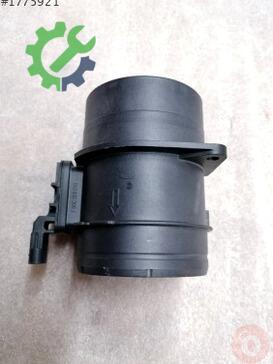 Volkswagen Passat Hava Akış Sensörü 05L906461E çıkma parça