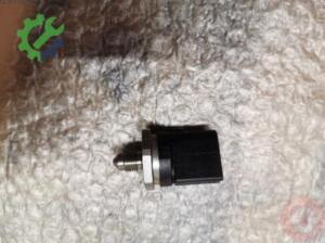 Çıkma Skoda Superb Dolum Boğazı 06J996051F