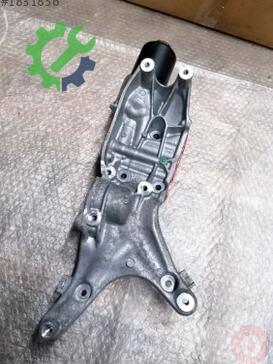Volkswagen Golf Motor Braketi 06L903143A çıkma parça