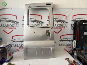 RENAULT TRAFİC SOL BAKAJ KAPAĞI HASARLI