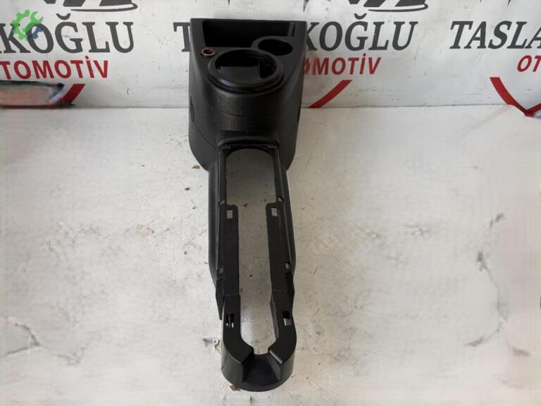 Ford Fiesta Orta Konsol çıkma parça