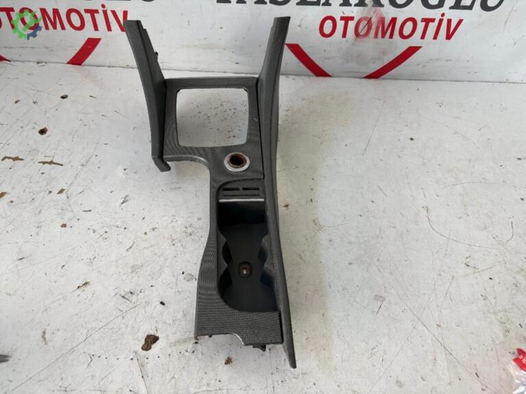Ford Focus Orta Konsol çıkma parça