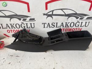 TOYOTA AVENSİS ORTA KONSOL