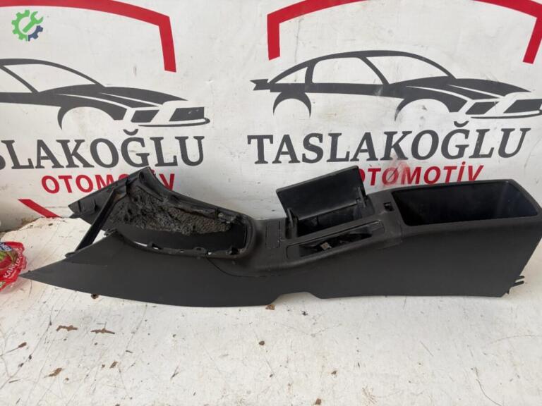 Toyota Avensis Orta Konsol çıkma parça