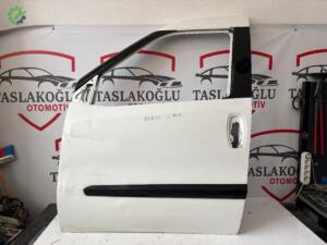 FİAT DOBLO G. AİLE SAĞ ÖN KAPI HASARLI