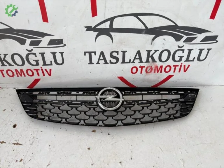 Opel Astra Ön Panjur çıkma parça
