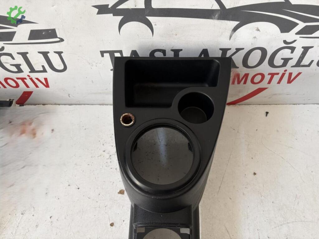 Ford Fiesta Orta Konsol çıkma parça
