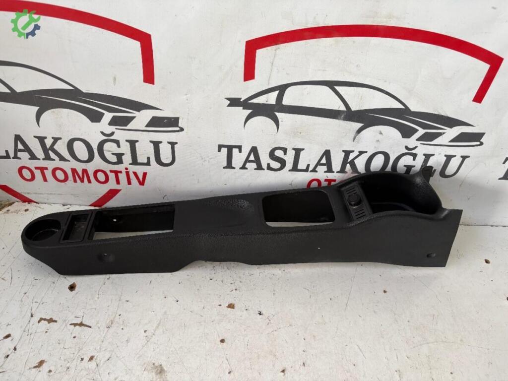 Opel Corsa Orta Konsol çıkma parça