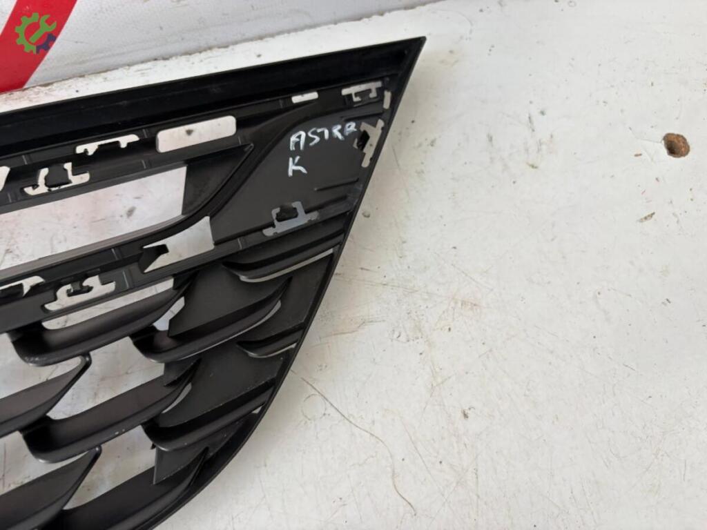 Opel Astra Ön Panjur 321228108 çıkma parça