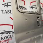 RENAULT TRAFİC SOL BAKAJ KAPAĞI HASARLI
