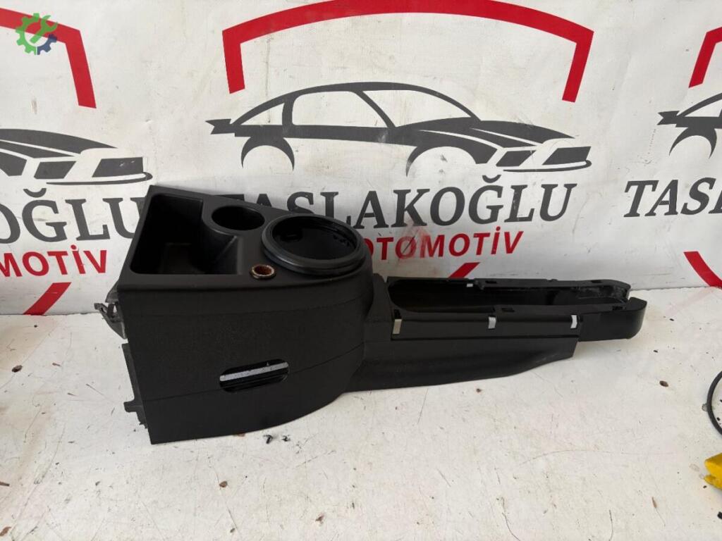 Ford Fiesta Orta Konsol çıkma parça