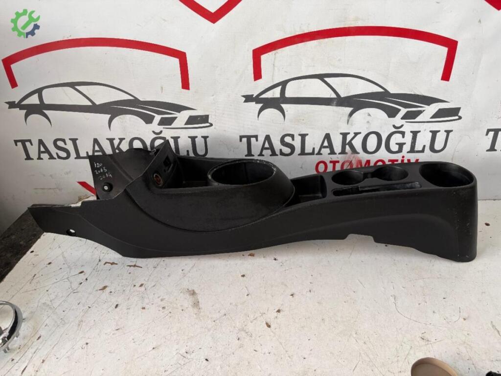 Hyundai i20 Orta Konsol çıkma parça