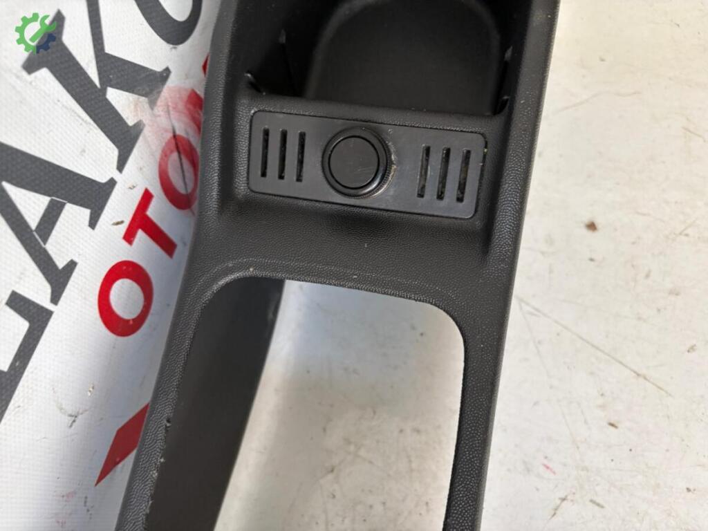 Opel Corsa Orta Konsol çıkma parça