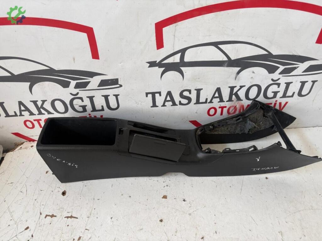 Toyota Avensis Orta Konsol çıkma parça