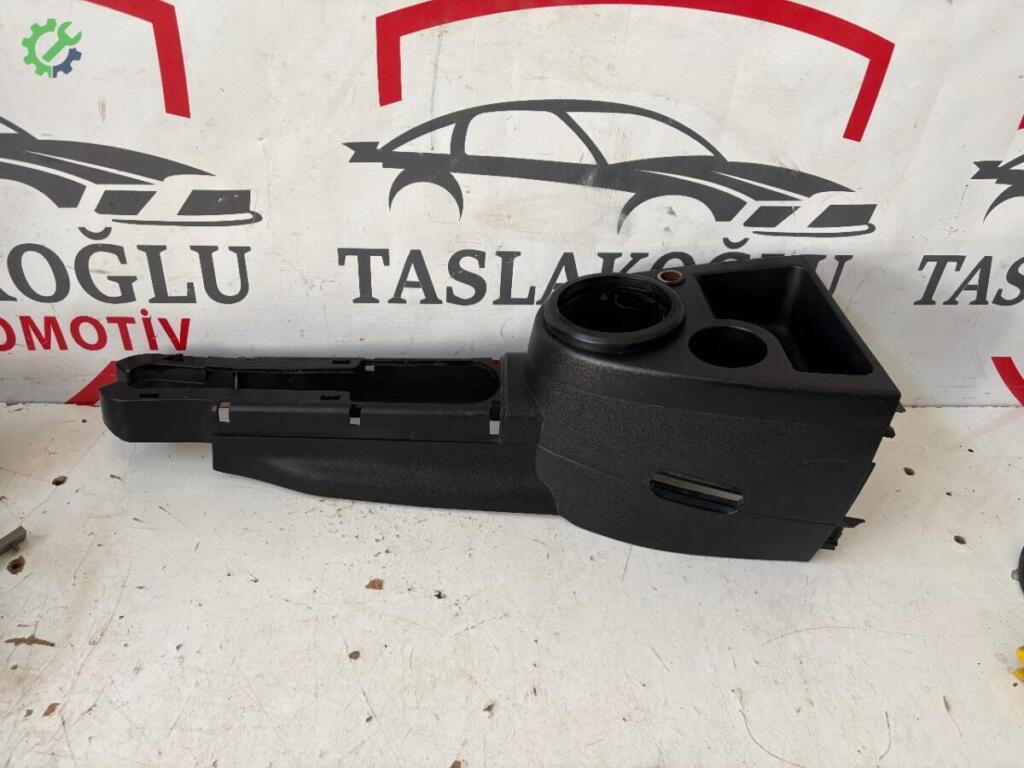 Ford Fiesta Orta Konsol çıkma parça