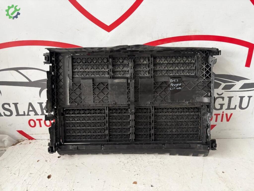 Peugeot 408 Fan Paneli 9823355180 çıkma parça