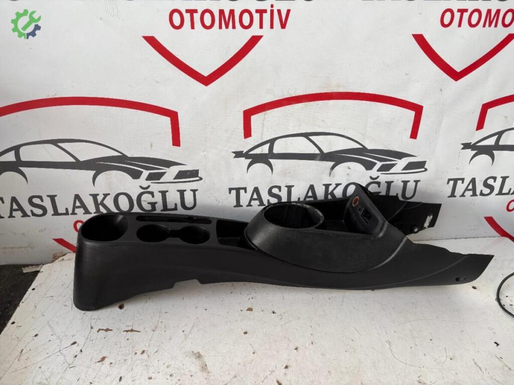 Hyundai i20 Orta Konsol çıkma parça