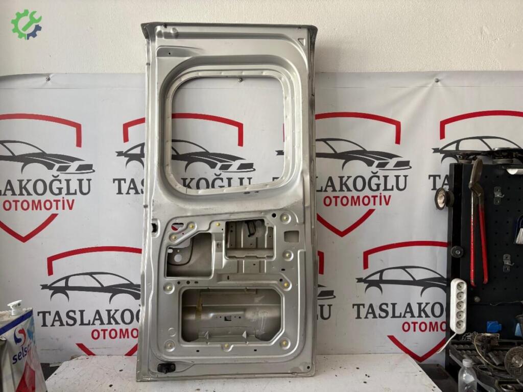 Renault Trafic Bagaj Kapağı çıkma parça