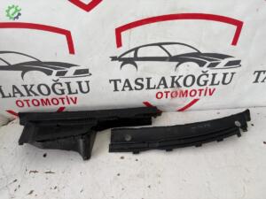 AUDİ A4 ÖN CAM IZGARASI