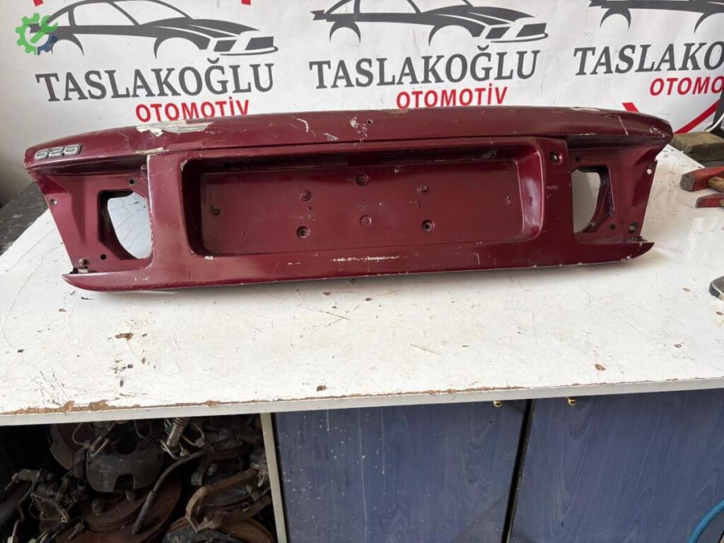 Mazda 626 Bagaj Kapağı çıkma parça