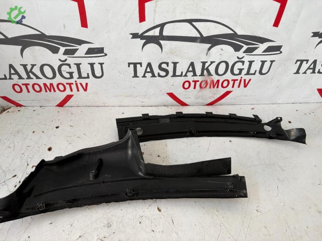 Audi A4 Ön Cam Izgarası çıkma parça
