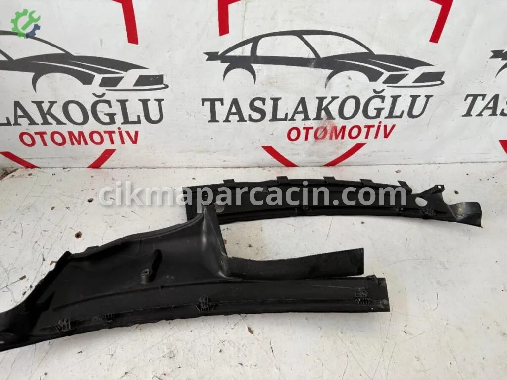 Audi A4 Ön Cam Izgarası çıkma parça