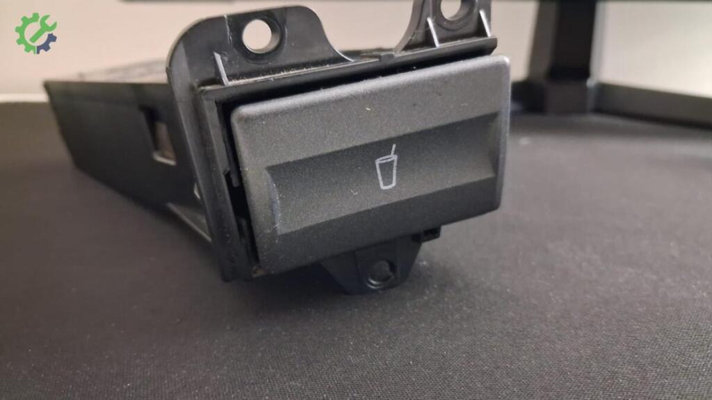 Ford Mondeo Bardaklık 4S71 13564 çıkma parça