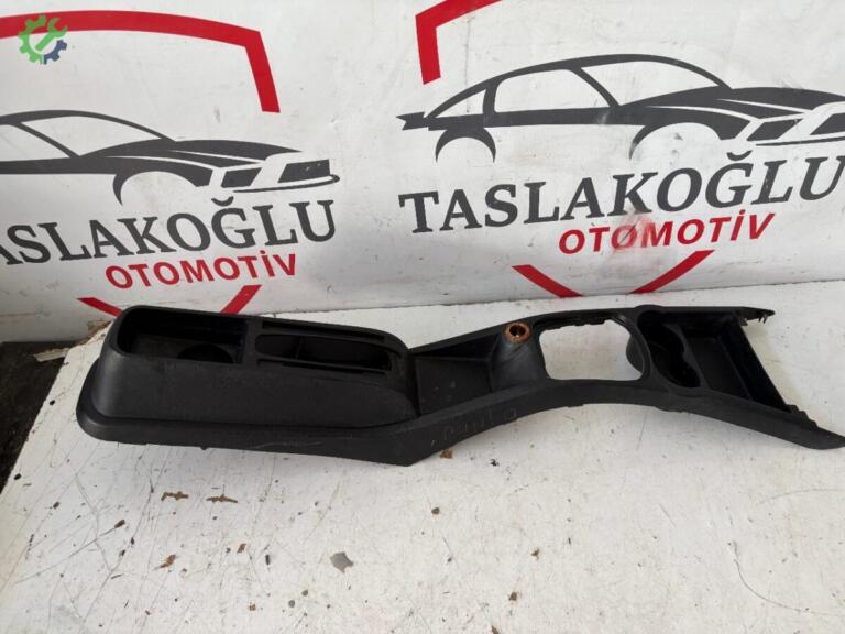 Fiat Punto Orta Konsol çıkma parça