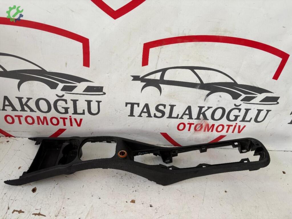 Fiat Punto Orta Konsol çıkma parça