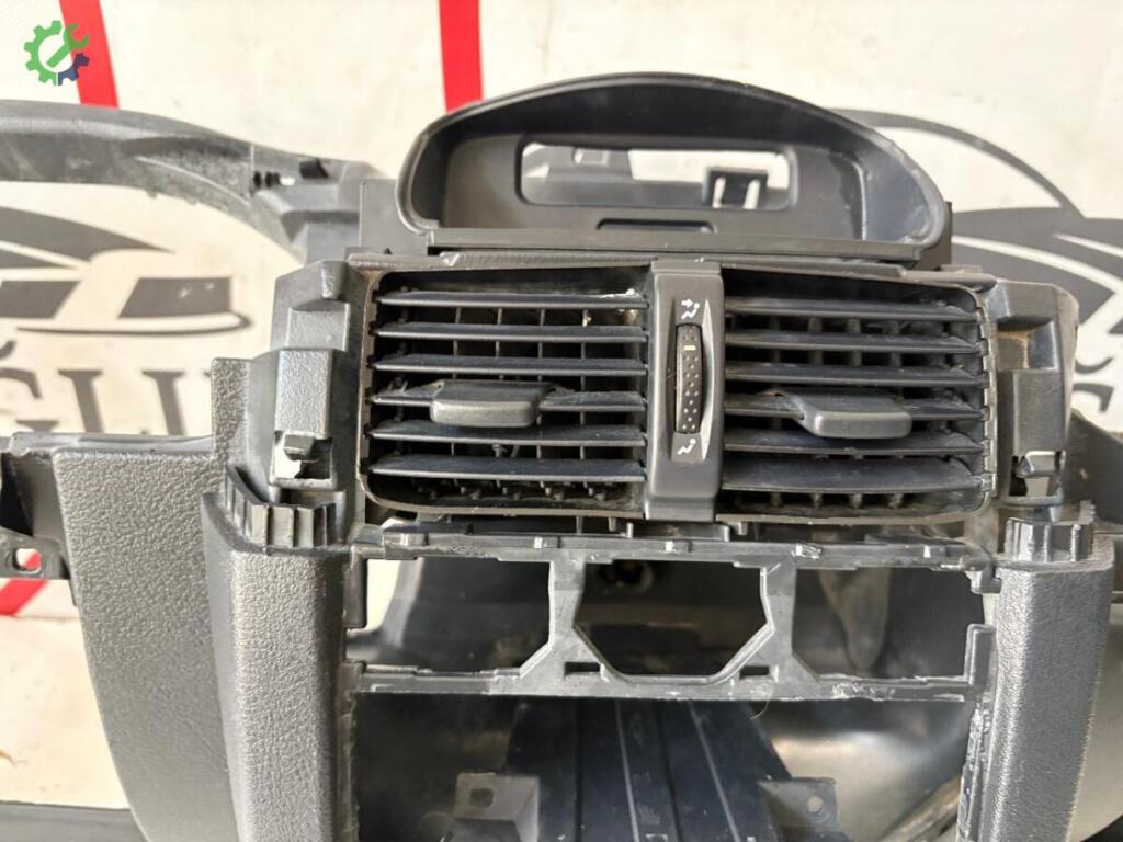 Renault Symbol Torpido çıkma parça