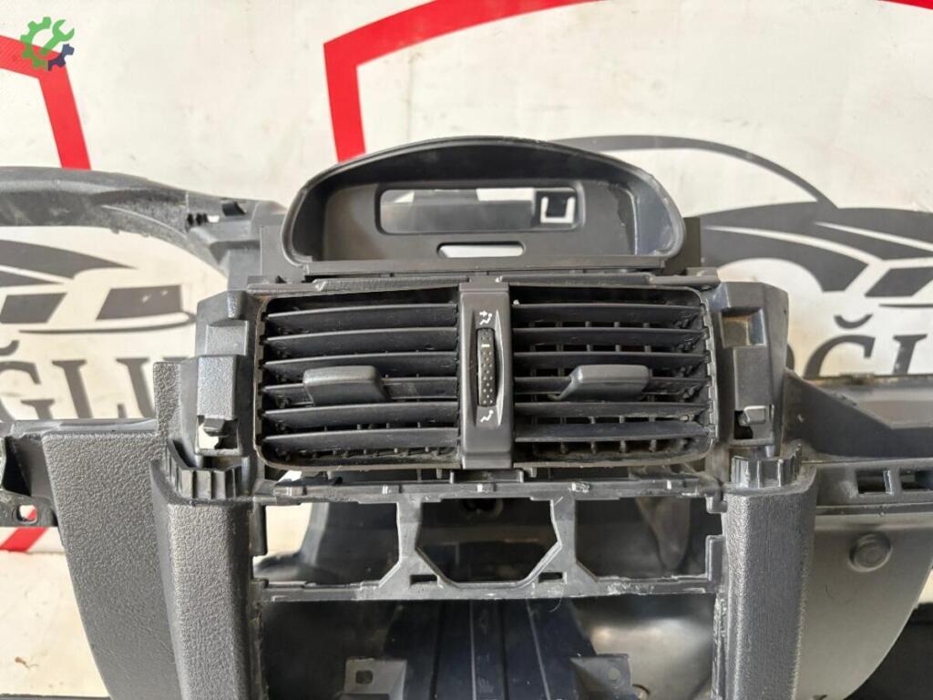 Renault Symbol Torpido çıkma parça