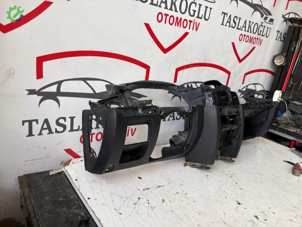 Renault Symbol Torpido çıkma parça
