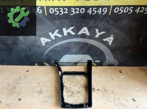 Opel Astra Sis Farı Çerçevesi GM13116961 çıkma parça