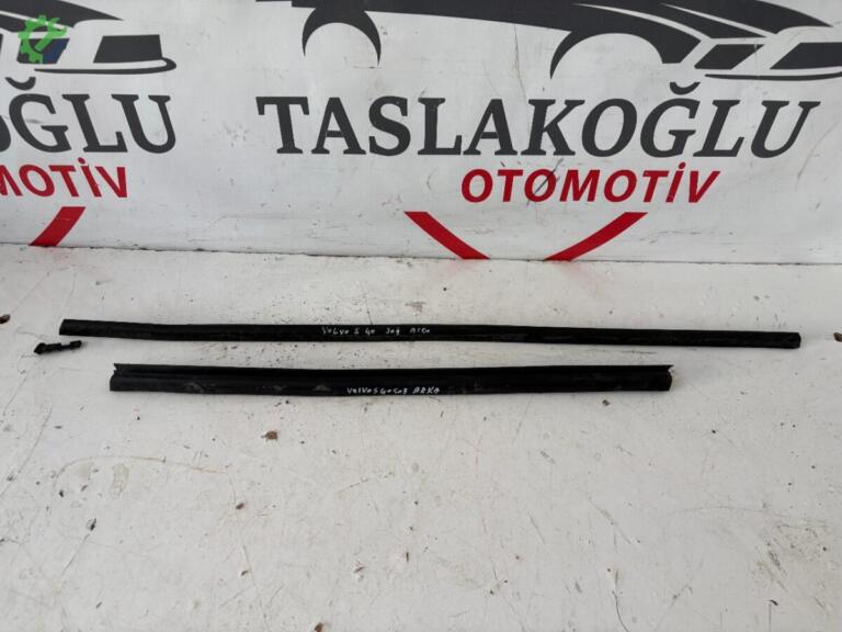 Volvo S40 Cam Sıyırıcı çıkma parça