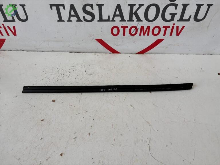 Peugeot 307 Cam Sıyırıcı çıkma parça