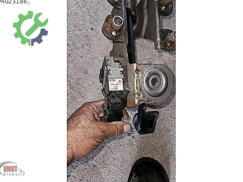 Renault Fluence Pedal 180100024R çıkma parça