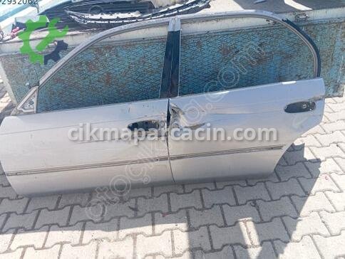 Toyota Corolla Sol Ön Kapı çıkma parça