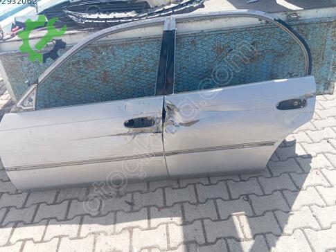 Toyota Corolla Sol Ön Kapı çıkma parça