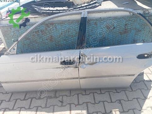 Toyota Corolla Sol Ön Kapı çıkma parça
