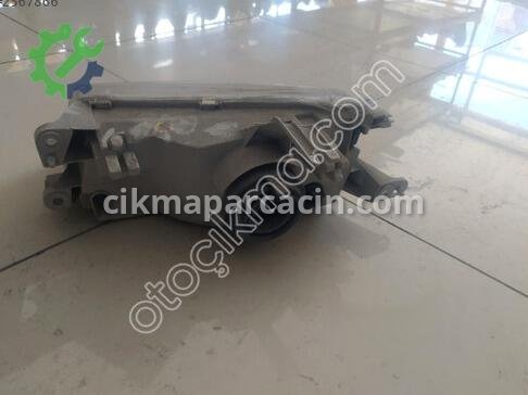 Mazda 323 Sağ Ön Far çıkma parça
