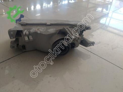 Mazda 323 Sağ Ön Far çıkma parça