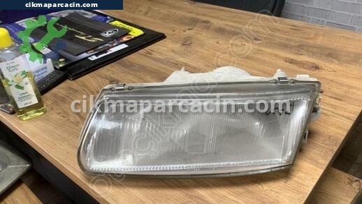 Mitsubishi Carisma Sol Ön Far çıkma parça