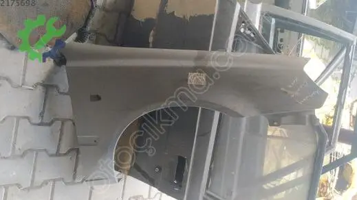 Hyundai Accent Sağ Ön Çamurluk çıkma parça