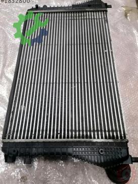Volkswagen Caddy Intercooler 1K0145803 çıkma parça