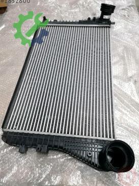 Volkswagen Caddy Intercooler 1K0145803 çıkma parça