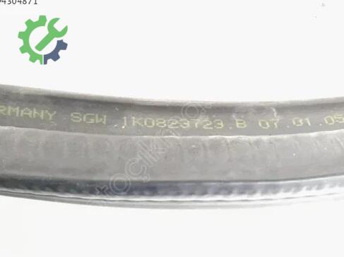Volkswagen Golf Kaput 1K0823723B çıkma parça