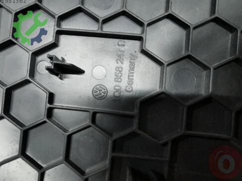 Volkswagen Scirocco Torpido 1Q0858247D çıkma parça