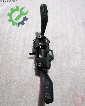 Volkswagen Polo Sinyal Kolu 1S0953503P çıkma parça