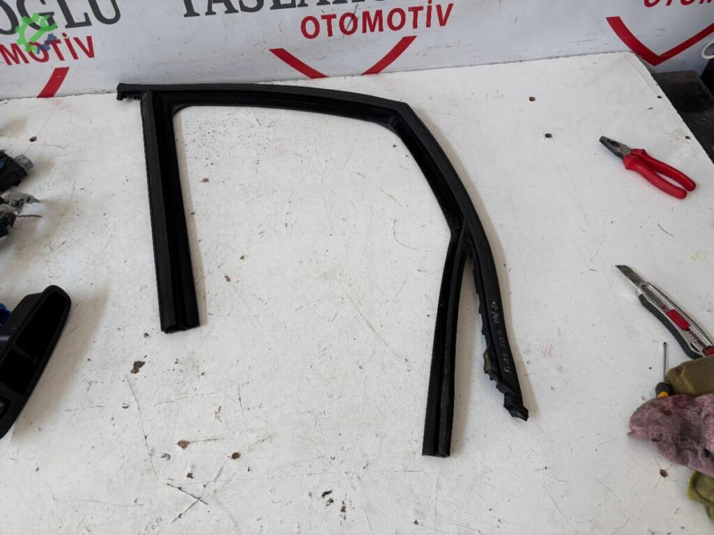 Fiat 500 Sağ Ön Kapı çıkma parça