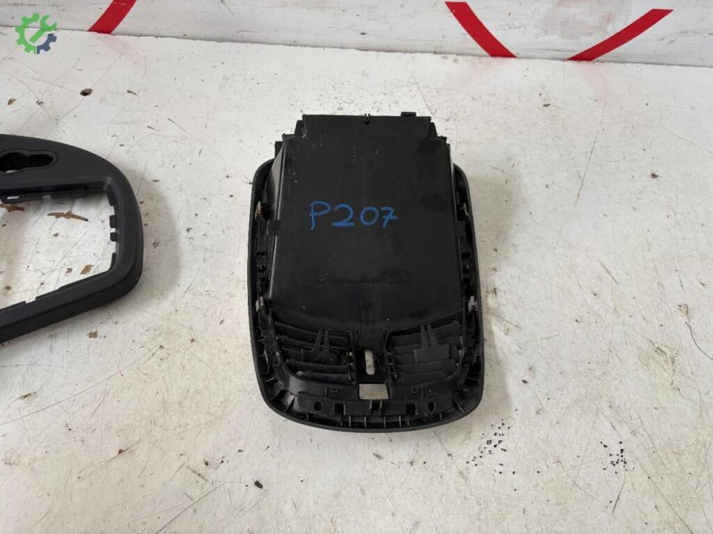 Peugeot 207 Torpido çıkma parça